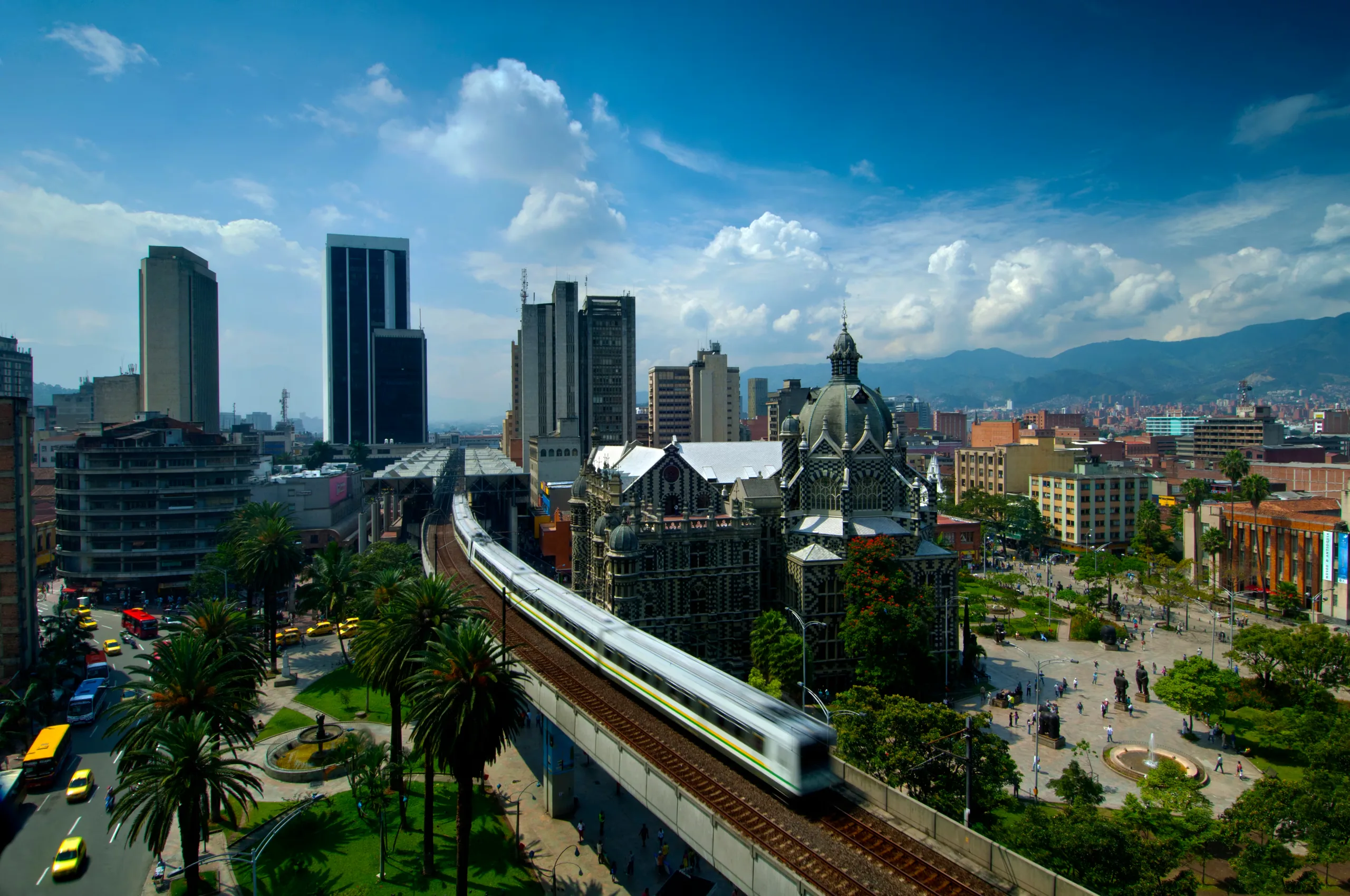 The Palacio de la Cultura by the metro at sunset