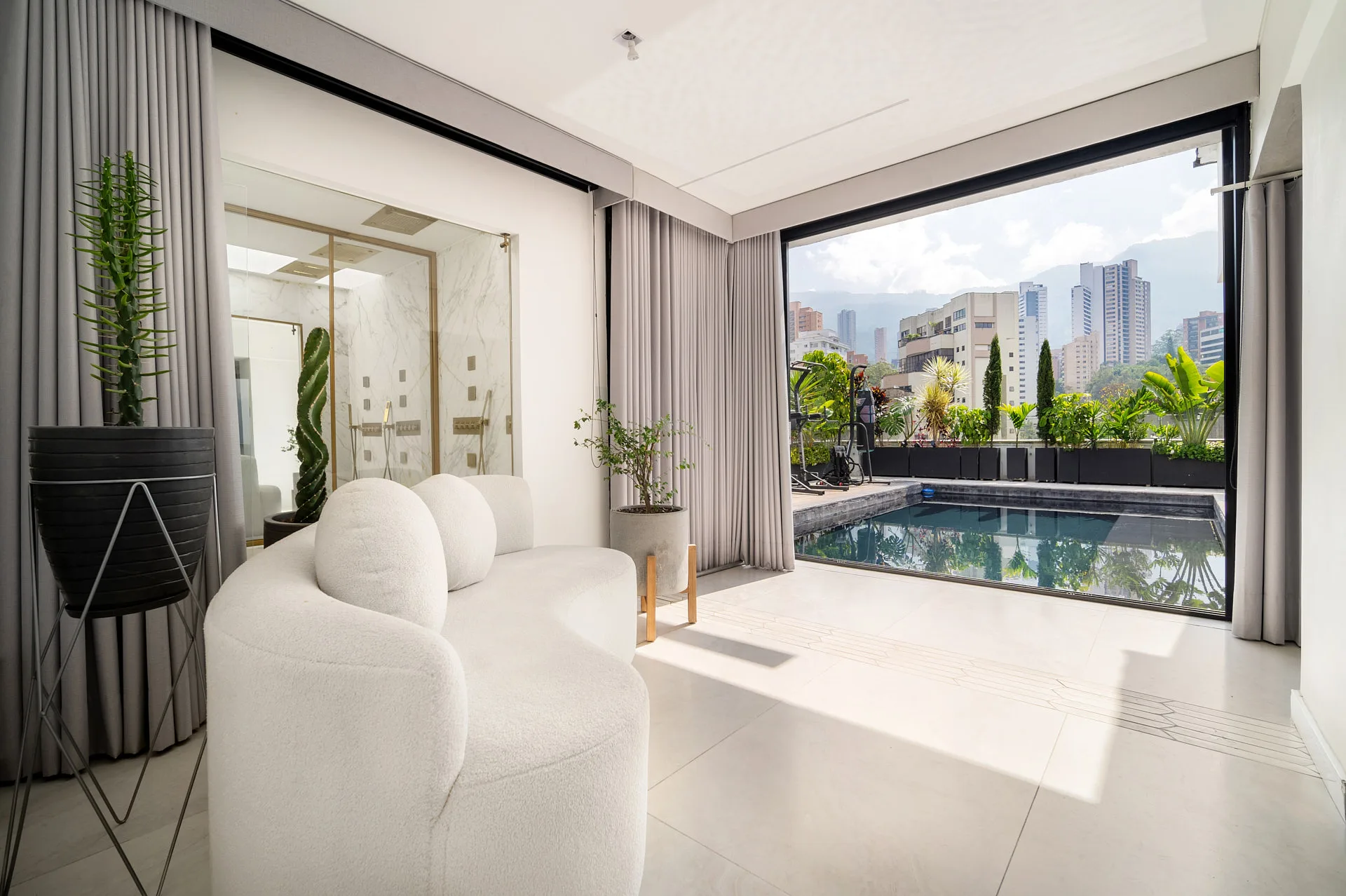 El Poblado Penthouse, El Poblado, Medellín (view 11)