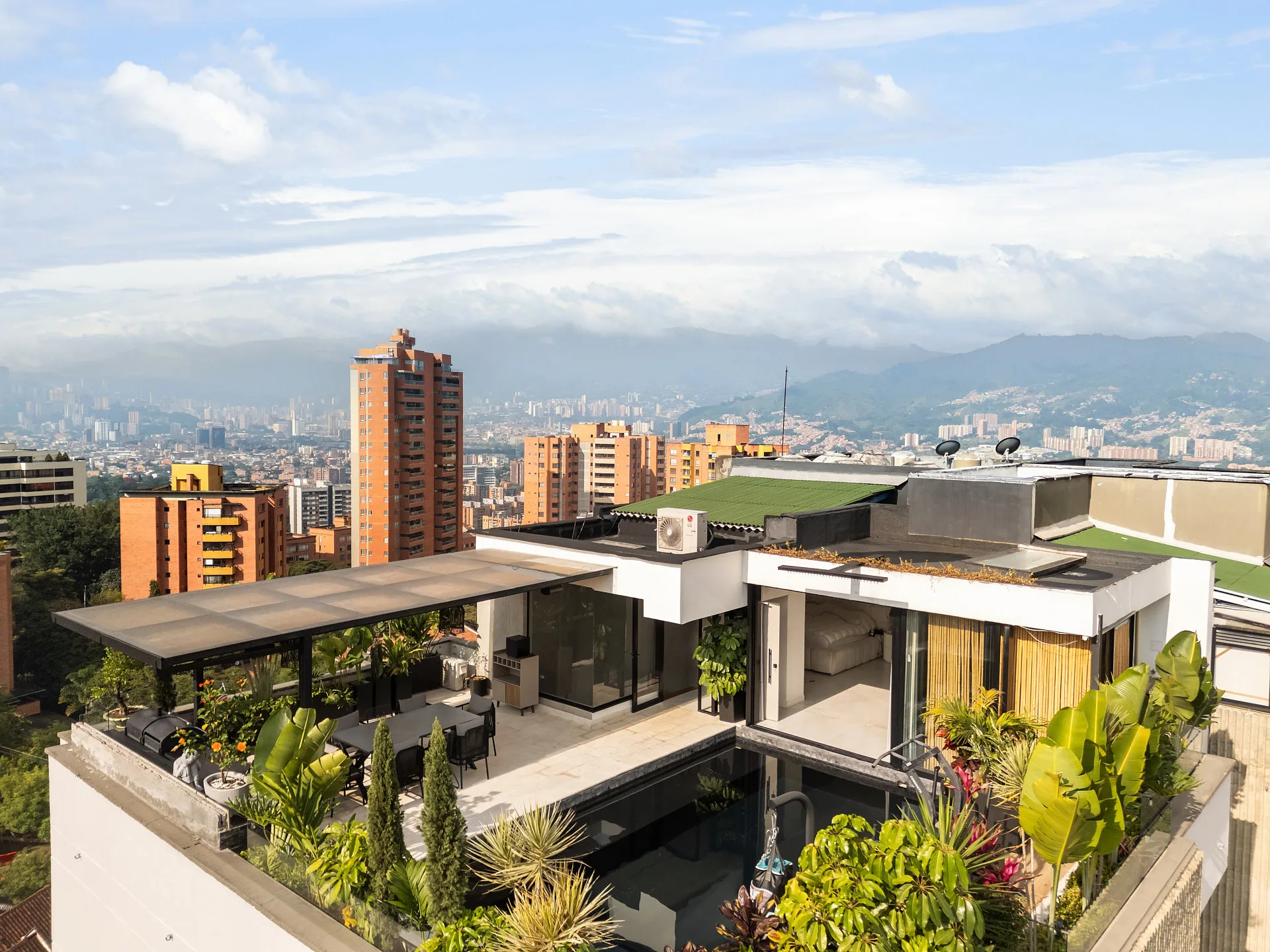 El Poblado Penthouse, El Poblado, Medellín (view 23)