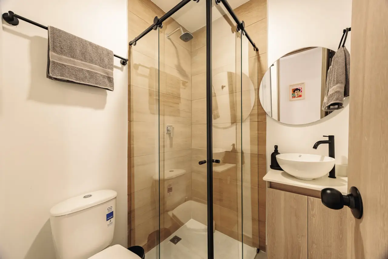 Bathroom with a glass shower in wood-look tile