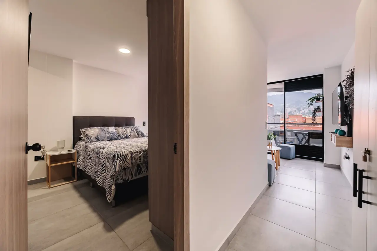 The main bedroom and the living room seen from the hallway