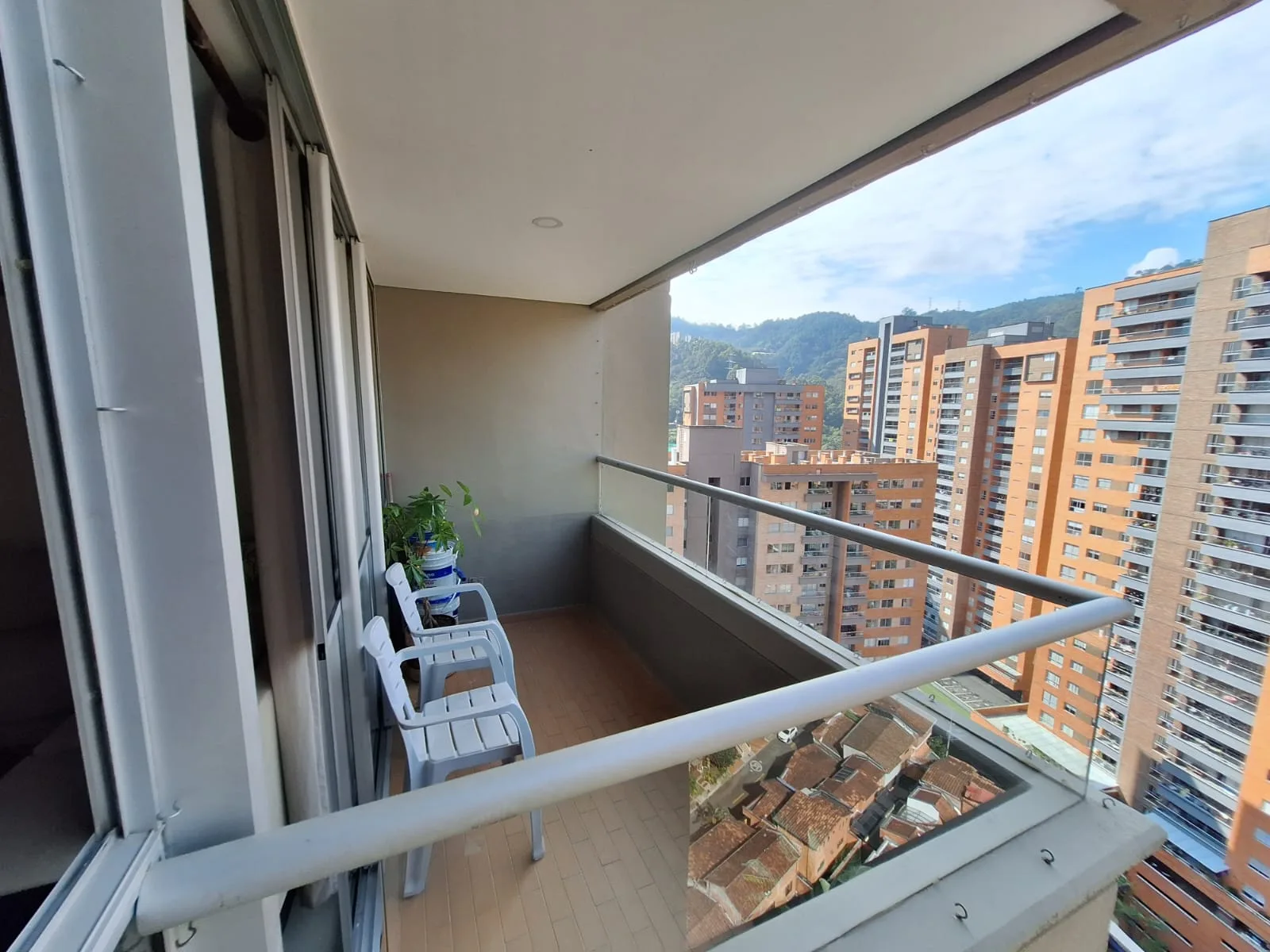 Private balcony with an open view over the Aburrá Valley and Sabaneta's skyline