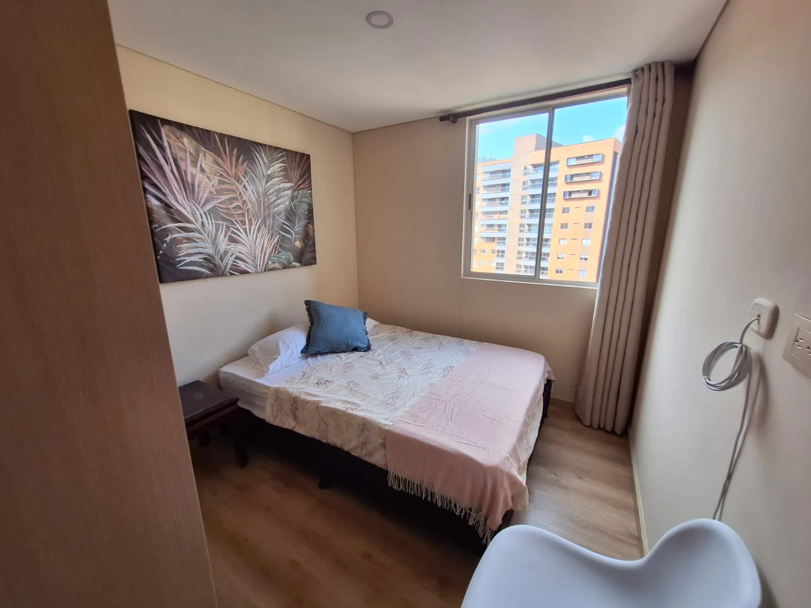 Second bedroom with a framed print and a window over the valley at Sabaneta Parkside