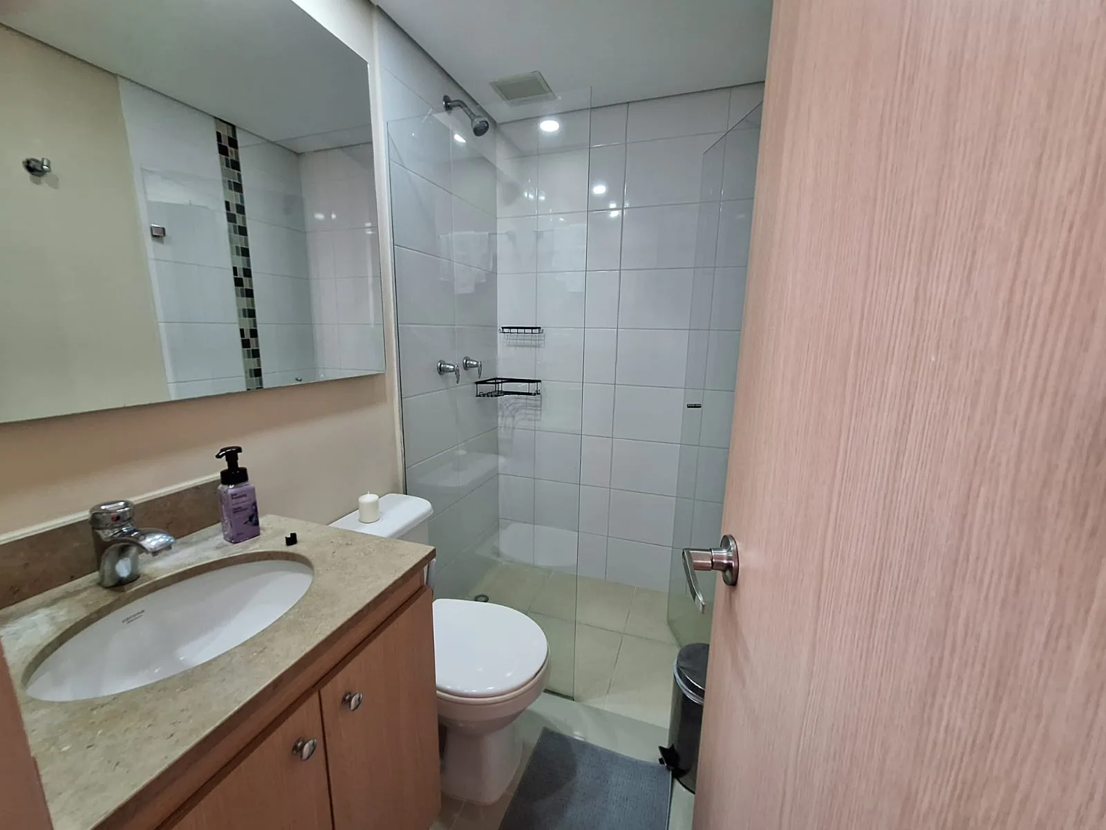 Modern bathroom with a glass walk-in shower at Sabaneta Parkside