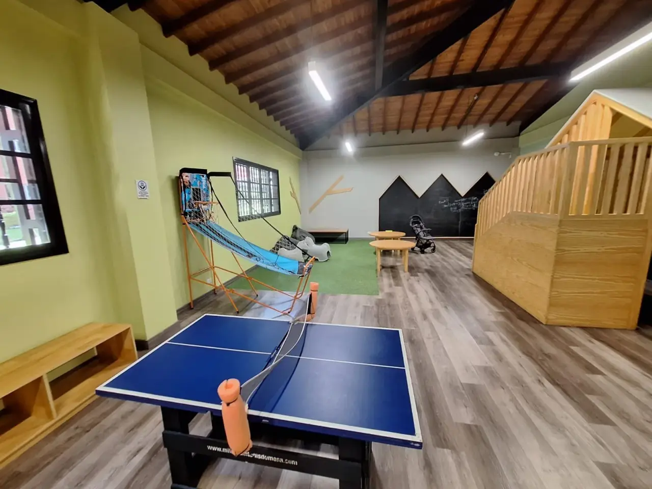 Games room with a ping-pong table and a children's play area at Maderos del Campo, Sabaneta